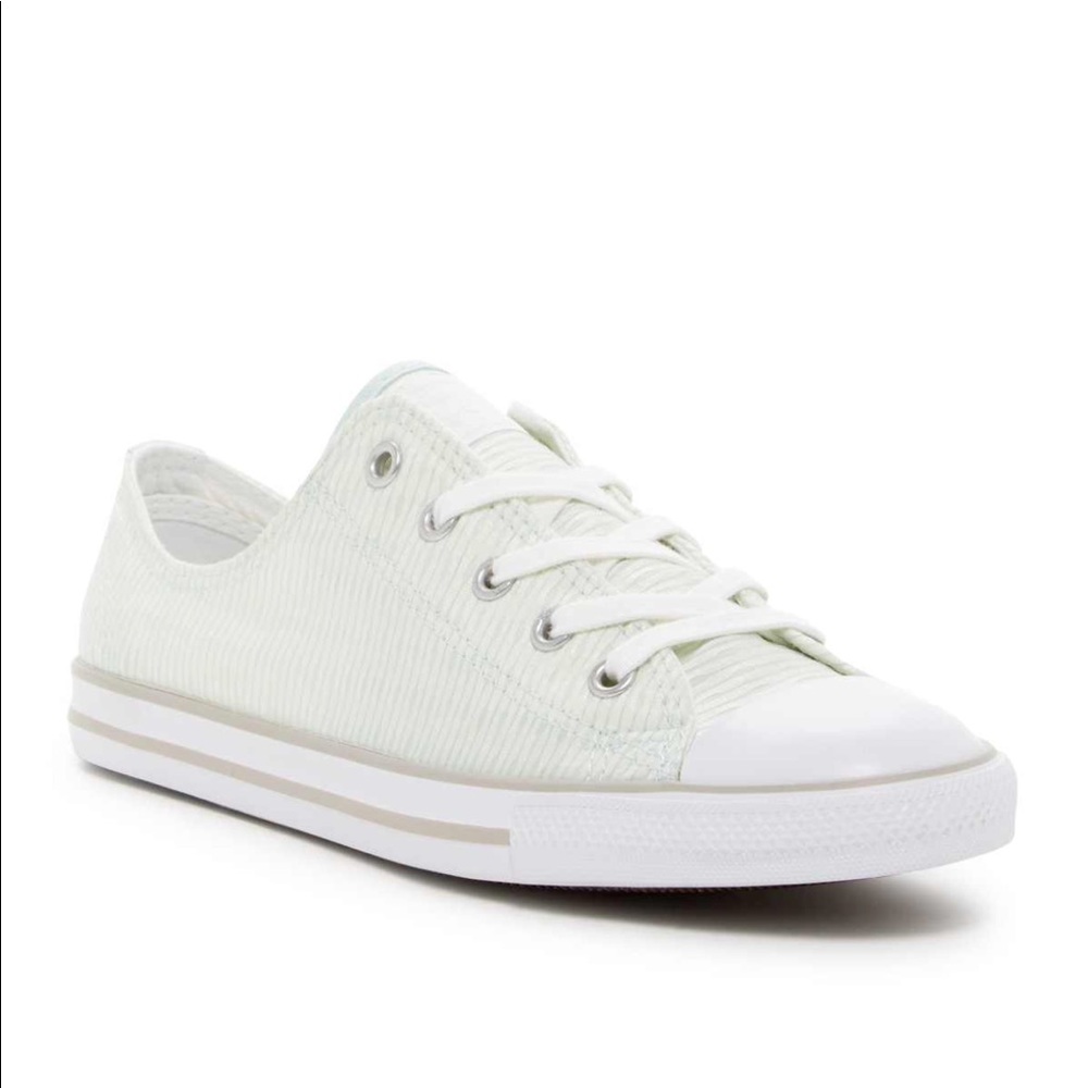 Converse low top sneaker